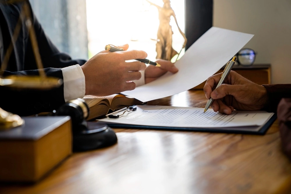 Illustration of a person consulting with a lawyer