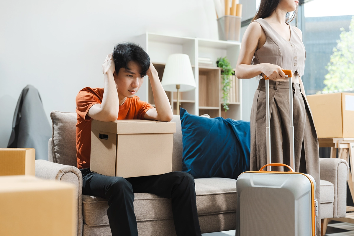 couple partner moving out couple partner moving out